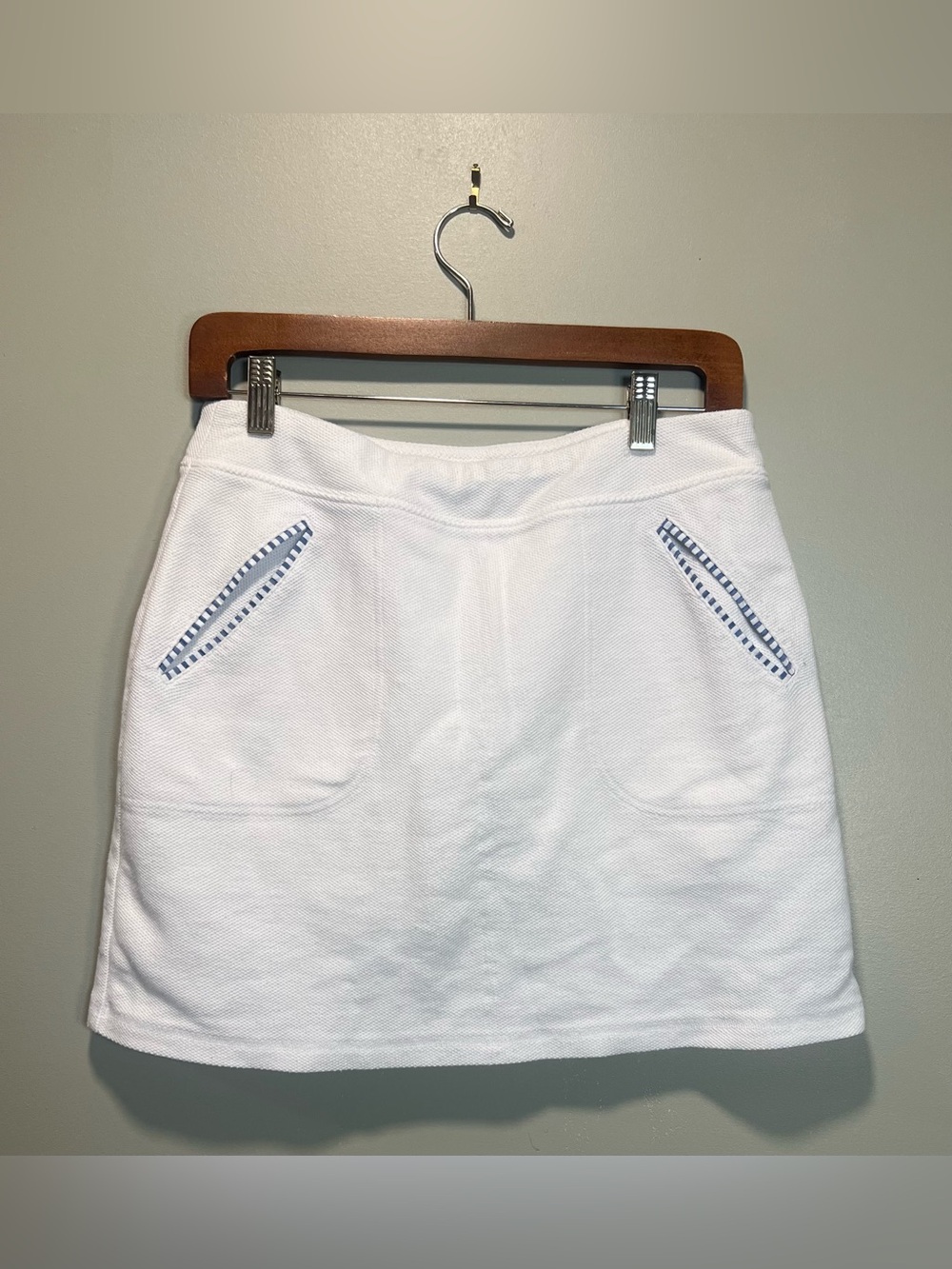 Talbots  A-line mini skort with blue & white striped pocket details
petite 
Sm